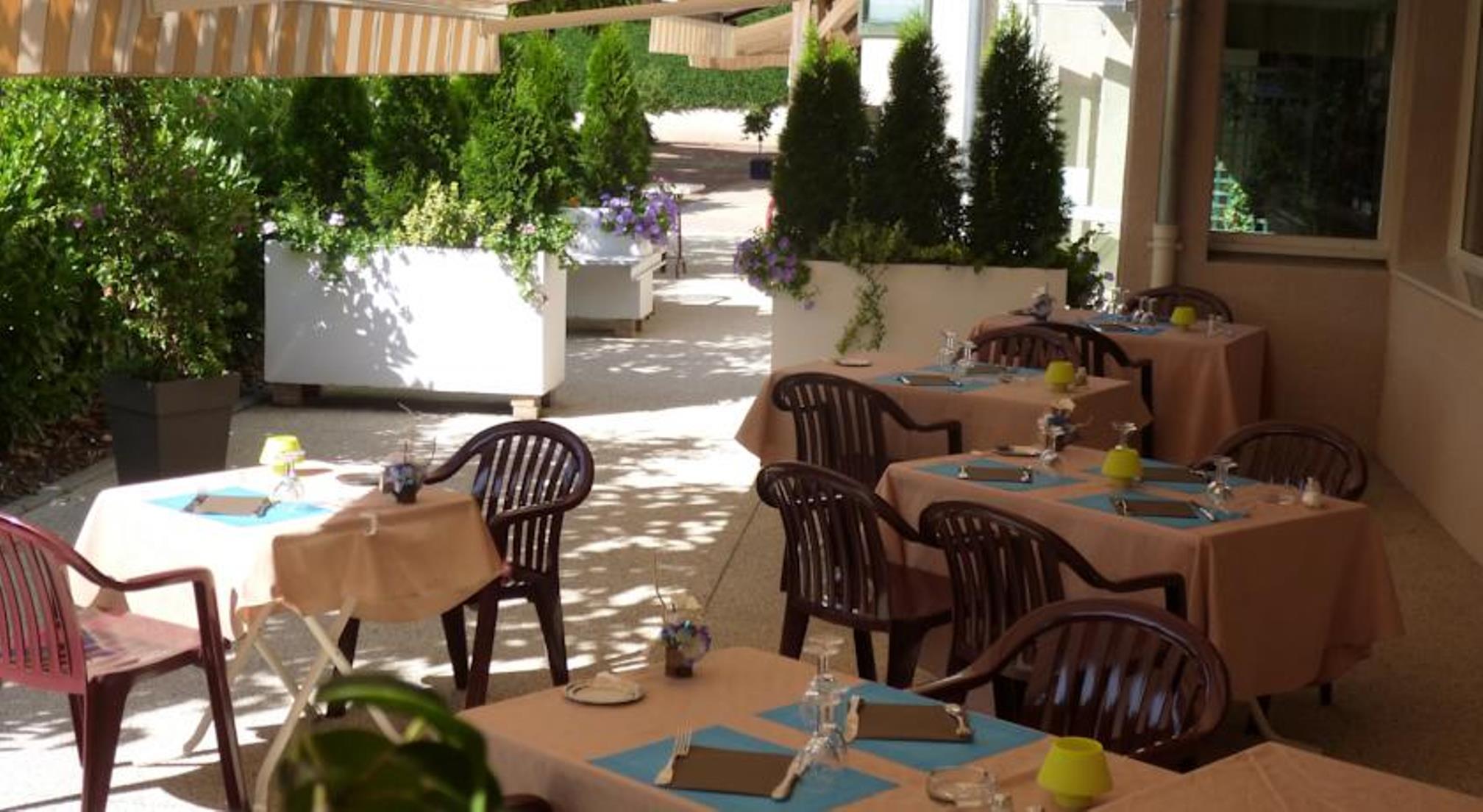 Hotel Le Chatard Sarcey Bagian luar foto