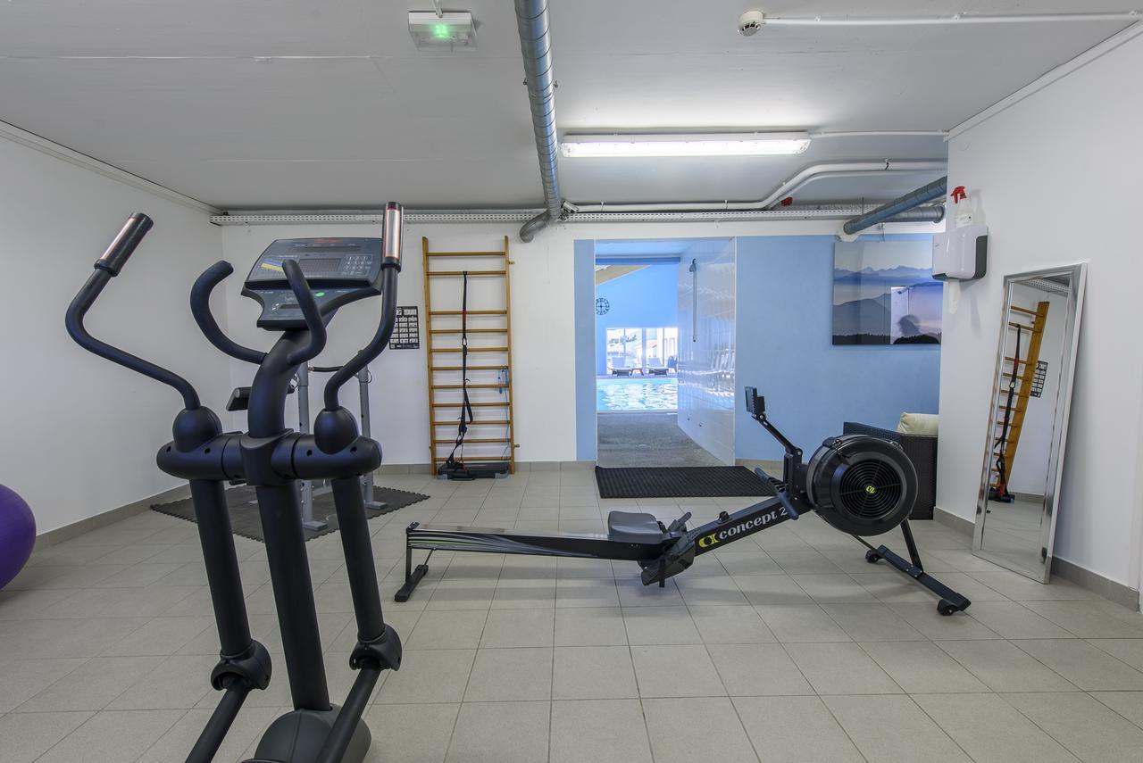 Hotel Le Chatard Sarcey Bagian luar foto