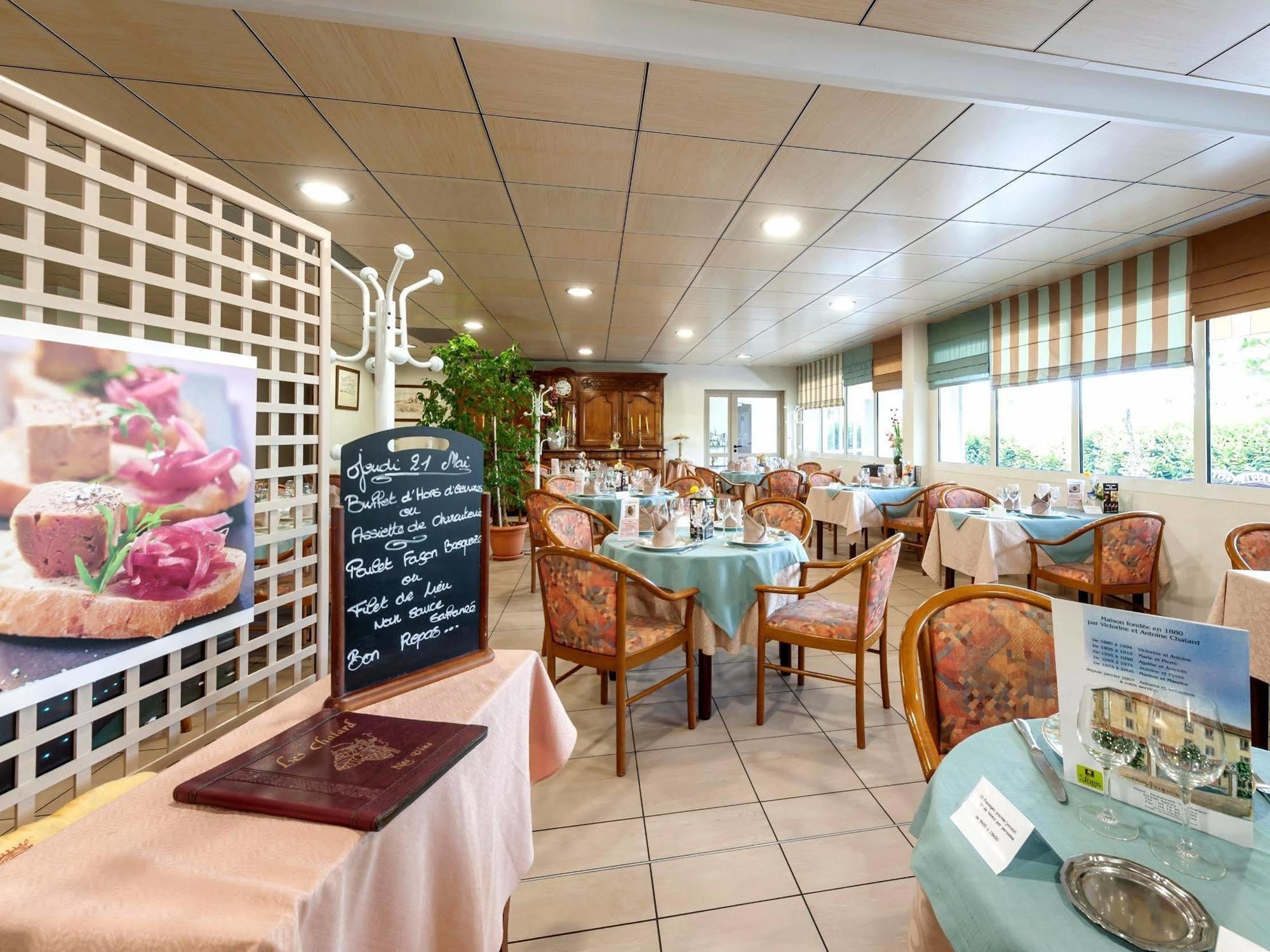 Hotel Le Chatard Sarcey Bagian luar foto