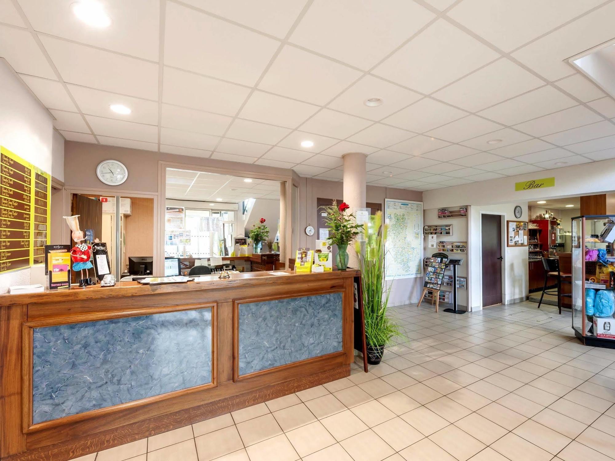 Hotel Le Chatard Sarcey Bagian luar foto