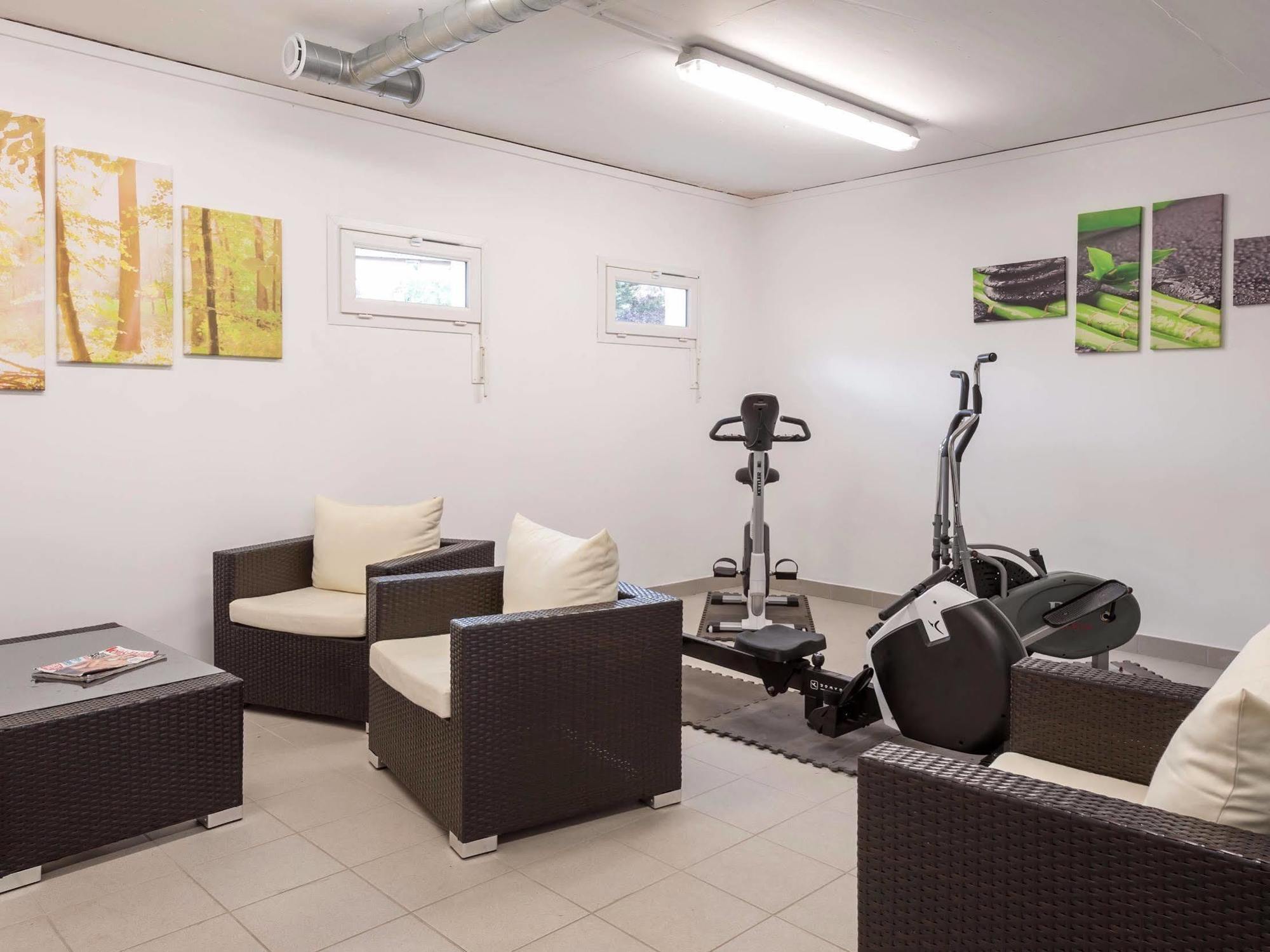 Hotel Le Chatard Sarcey Bagian luar foto