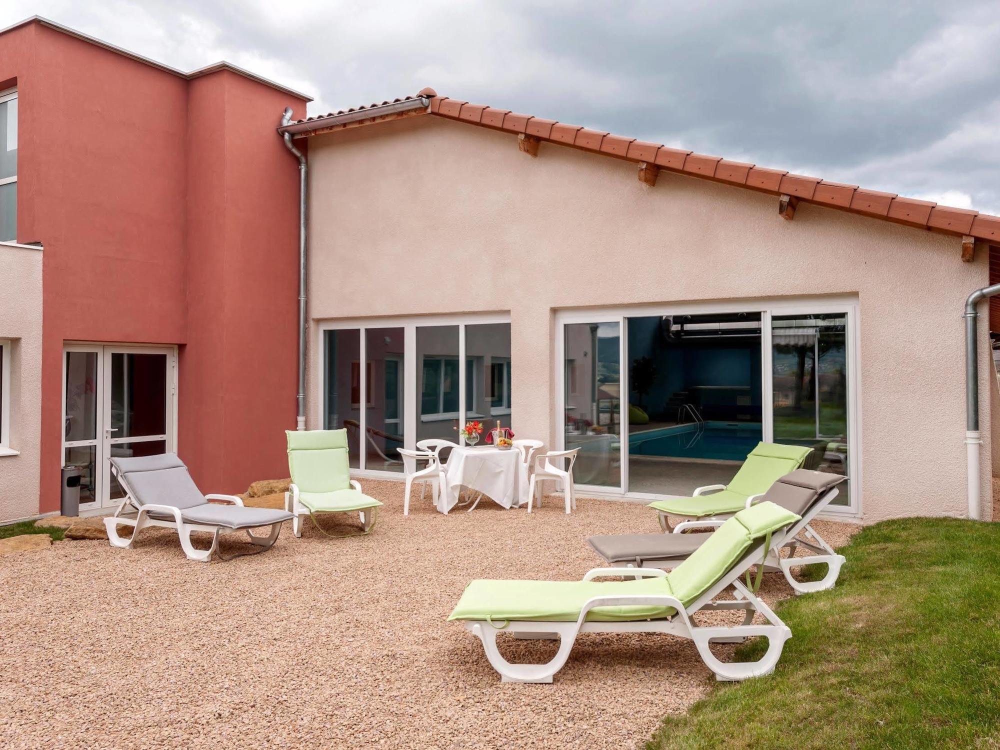 Hotel Le Chatard Sarcey Bagian luar foto