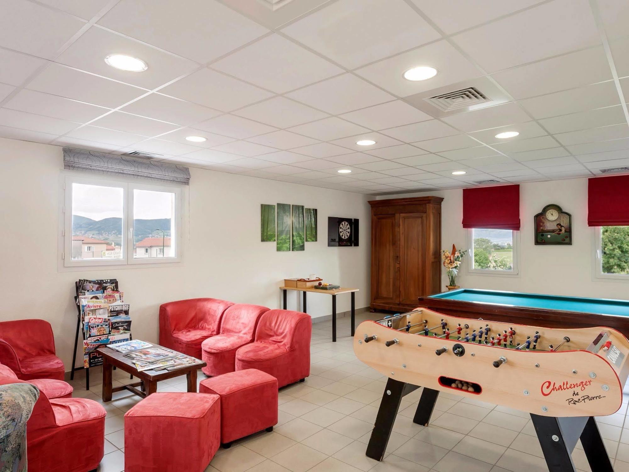 Hotel Le Chatard Sarcey Bagian luar foto