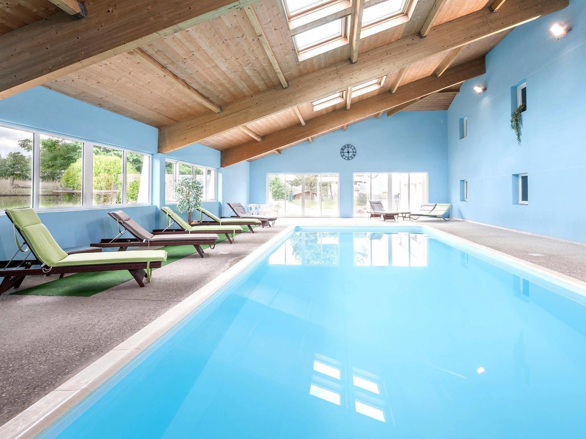 Hotel Le Chatard Sarcey Bagian luar foto