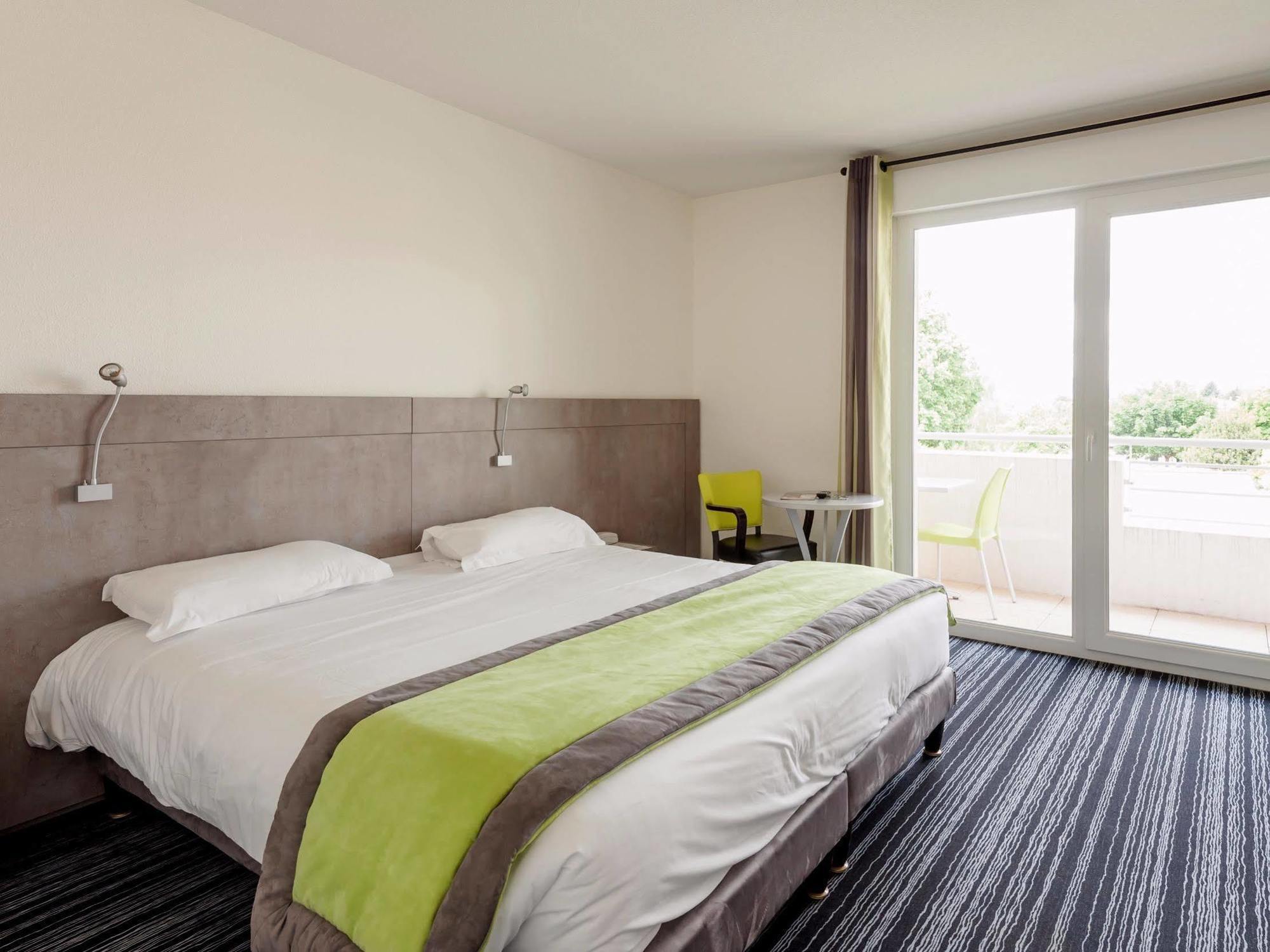Hotel Le Chatard Sarcey Bagian luar foto